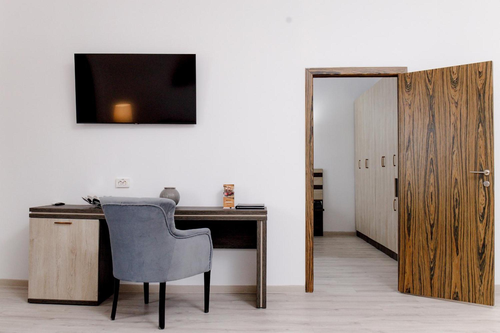 ホテル Infinity Plaza Block 1 Atyraū エクステリア 写真