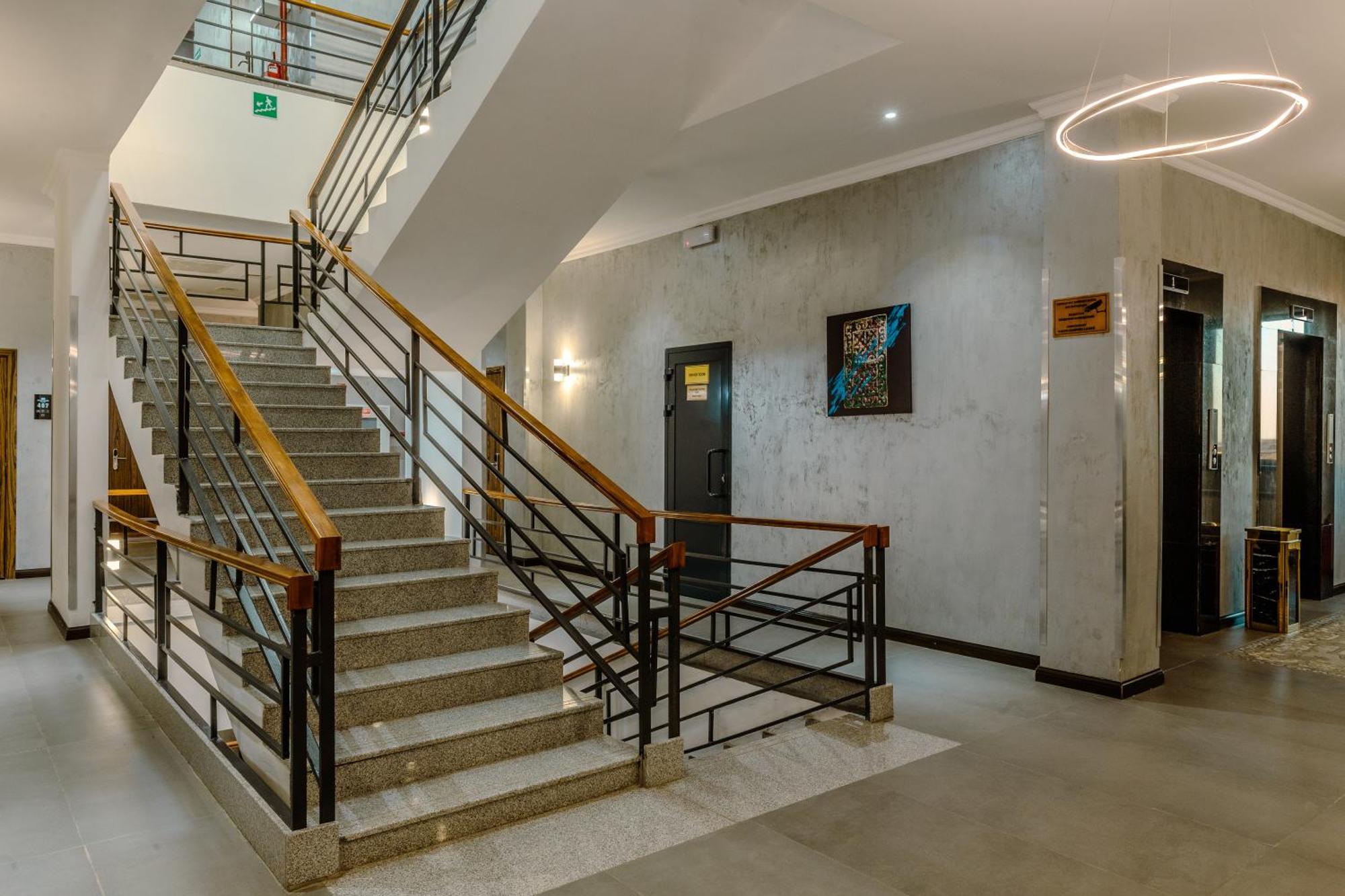 ホテル Infinity Plaza Block 1 Atyraū エクステリア 写真
